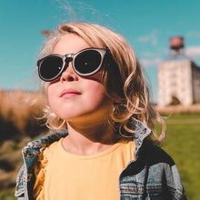 Cargar imagen en el visor de la galería, Lentes de sol modelo Chill talla 4 a 6 años
